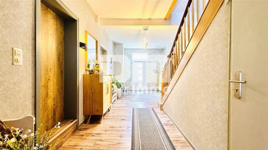 Wohnensemble mit Platz für Visionen: Saniertes Fachwerkhaus / Scheune + Halle mit Paddock - Gebäude 1 EG Flur/Diele/ Windfang/Treppenaufgang